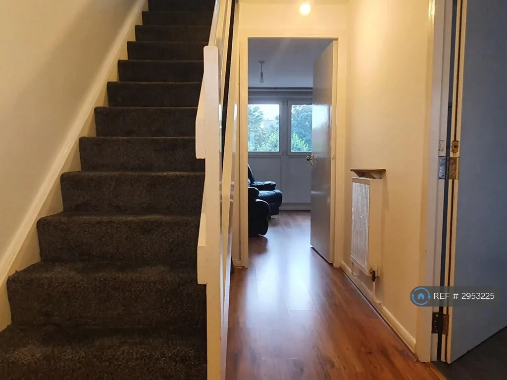 3 bedroom maisonette for rent