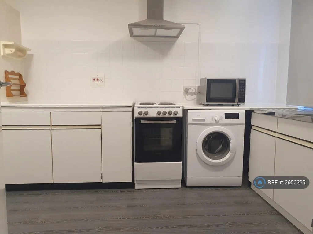 3 bedroom maisonette for rent