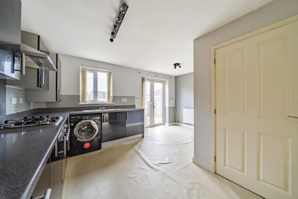3 bedroom semi-detached house for rent