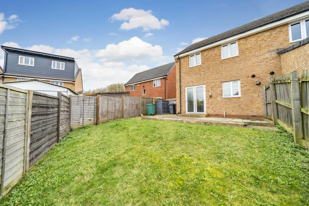 3 bedroom semi-detached house for rent