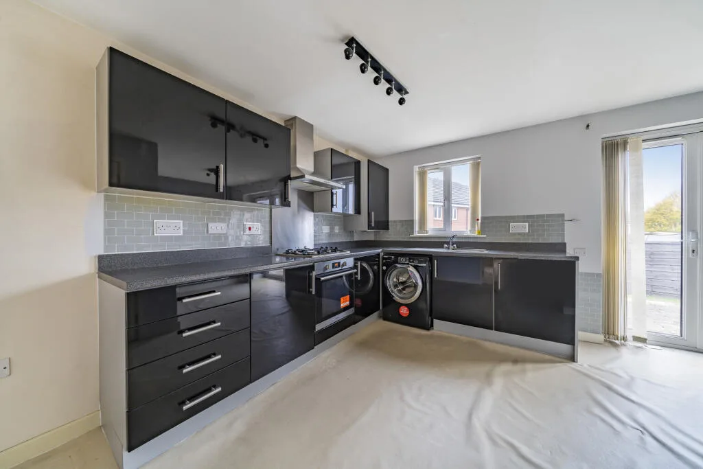 3 bedroom semi-detached house for rent