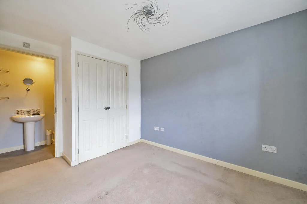 3 bedroom semi-detached house for rent