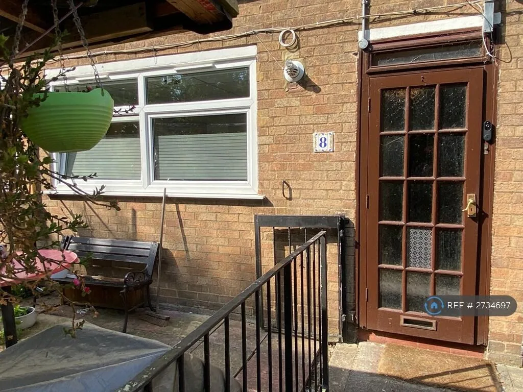 2 bedroom maisonette for rent
