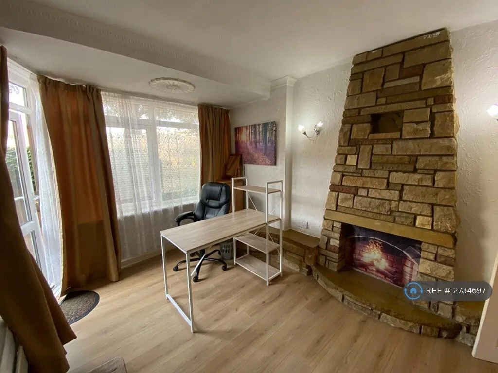 2 bedroom maisonette for rent
