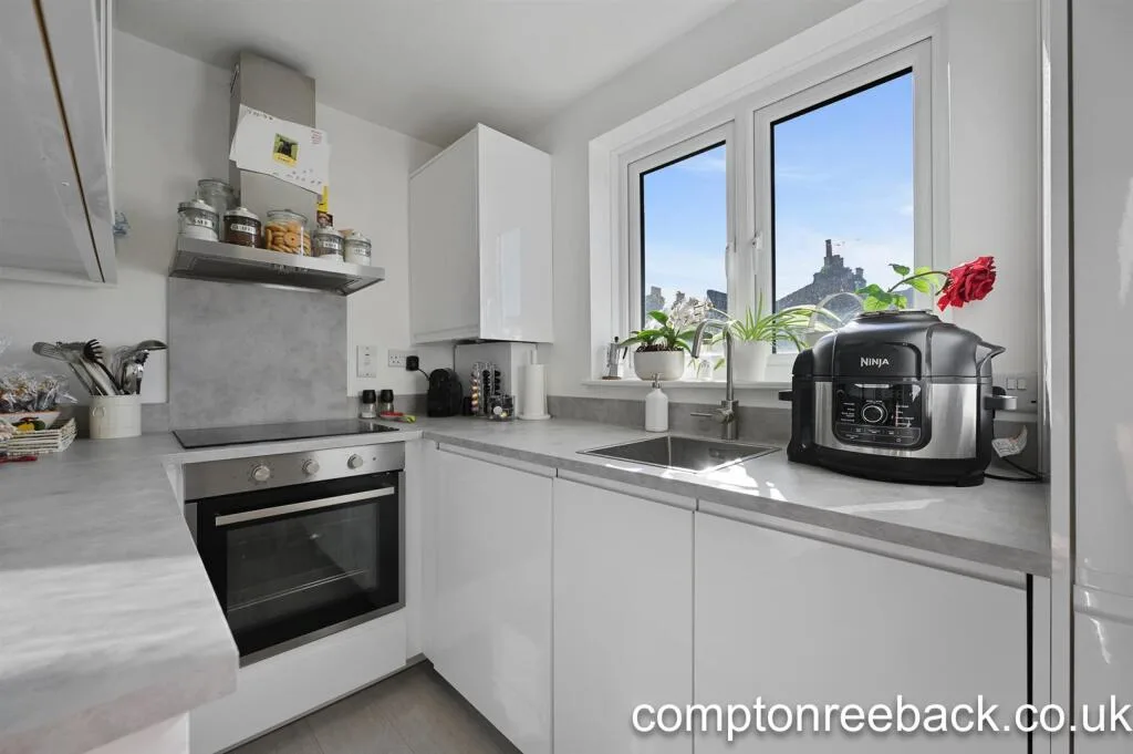 2 bedroom maisonette for rent