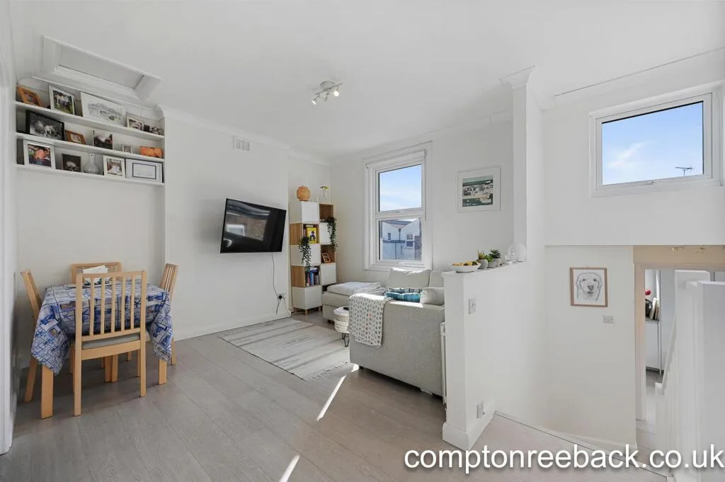 2 bedroom maisonette for rent
