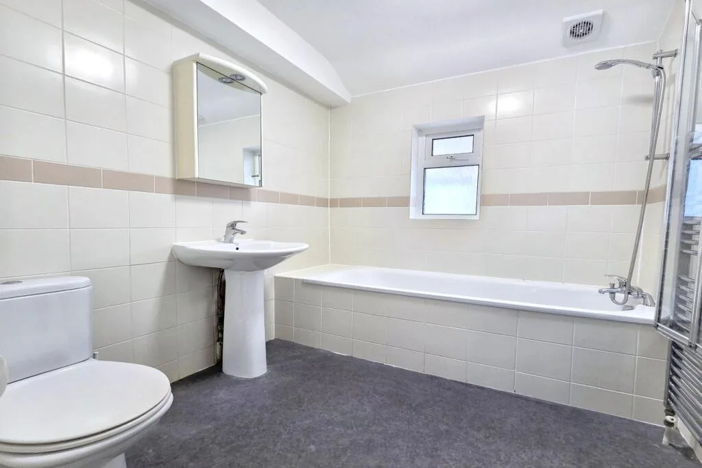 3 bedroom mews property for rent