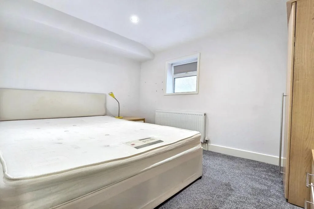 3 bedroom mews property for rent