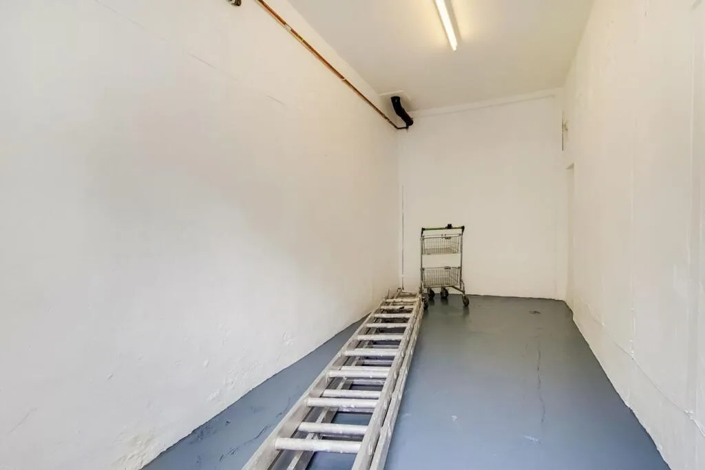 3 bedroom mews property for rent