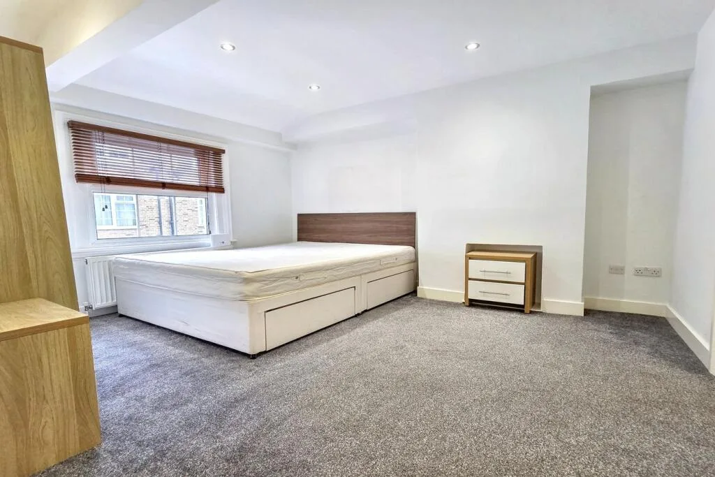 3 bedroom mews property for rent