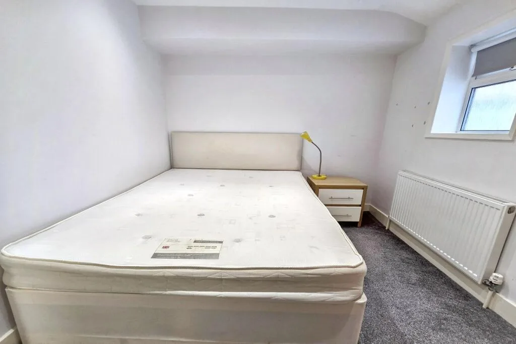 3 bedroom mews property for rent