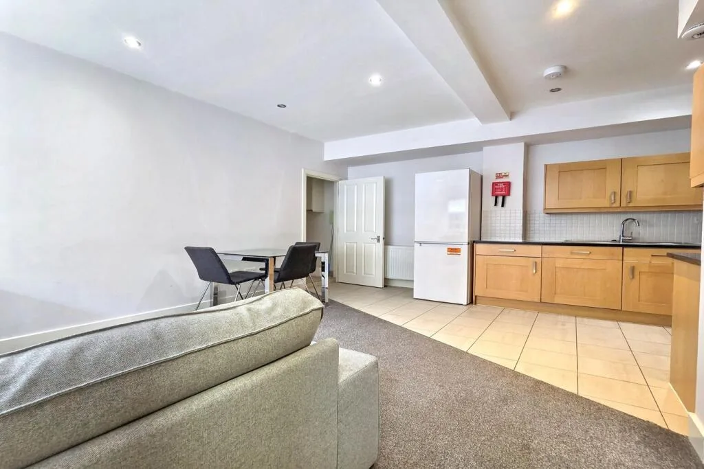 3 bedroom mews property for rent