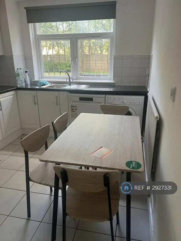 3 bedroom maisonette for rent