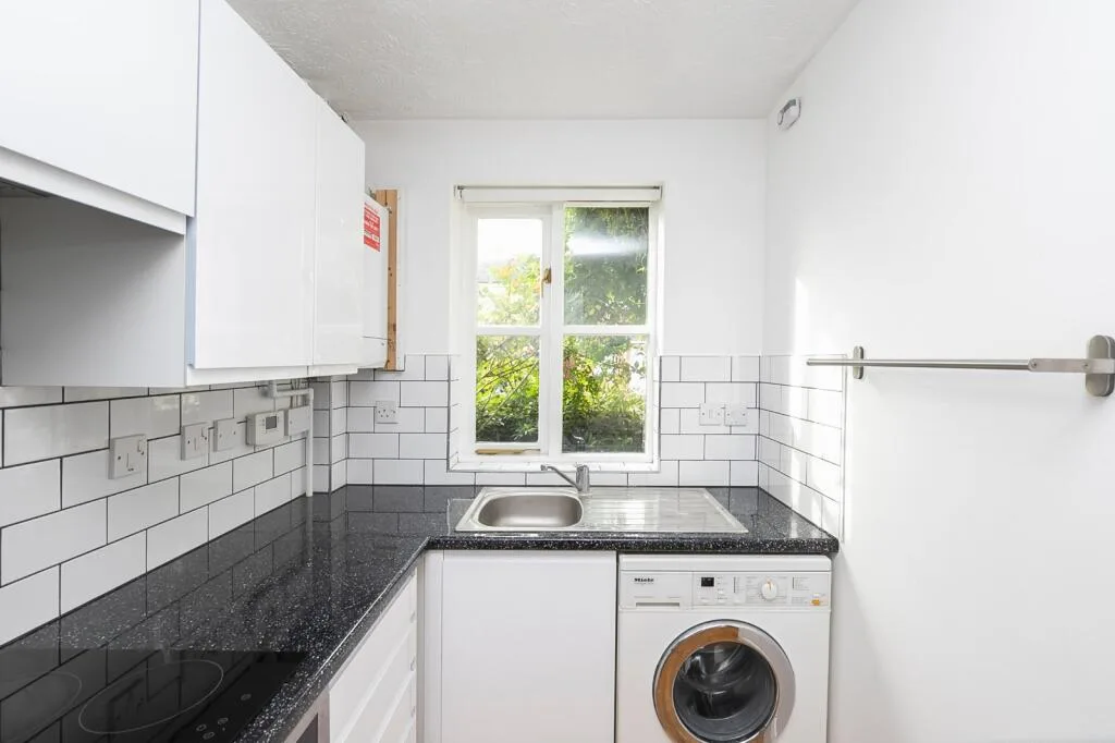 2 bedroom house for rent
