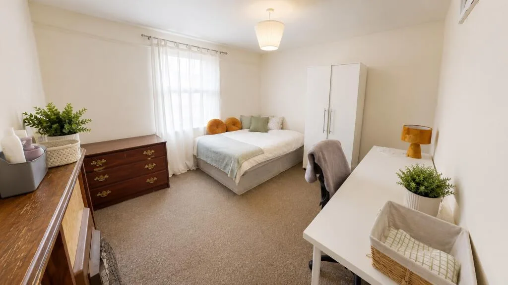 4 bedroom flat for rent