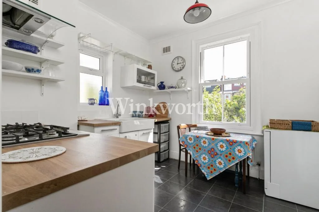 3 bedroom maisonette for rent