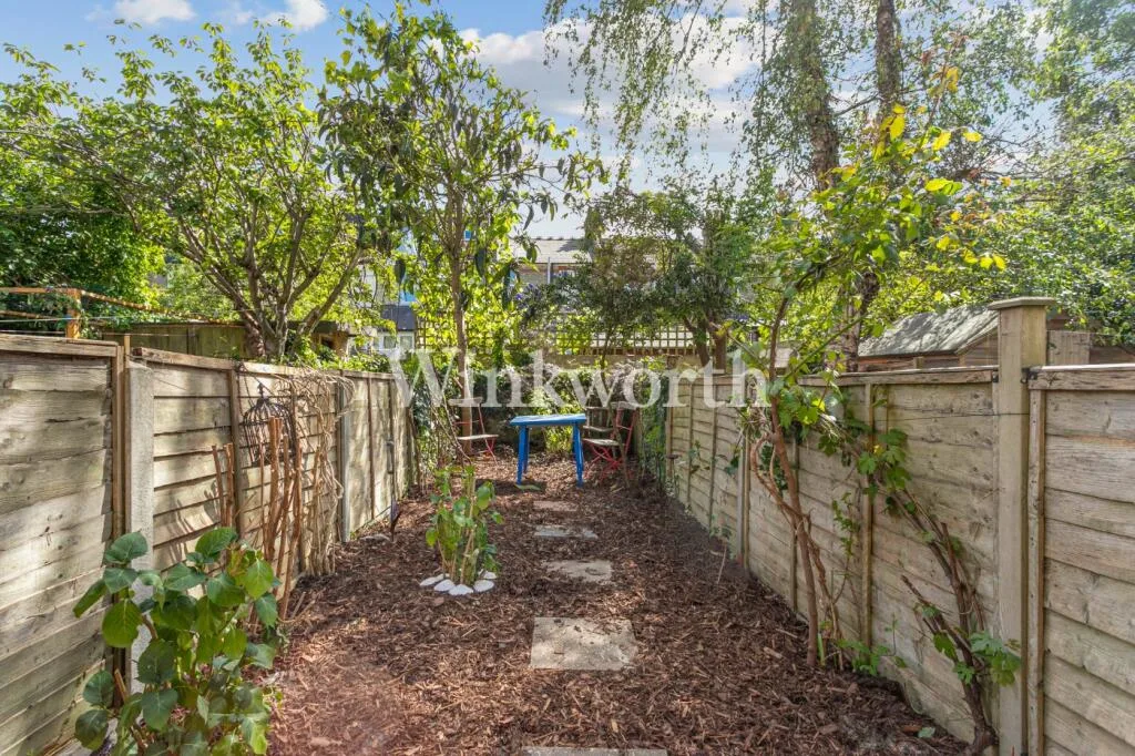 3 bedroom maisonette for rent