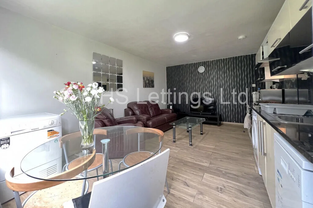 3 bedroom ground floor flat for rent