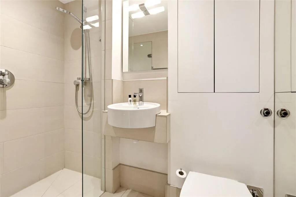 5 bedroom terraced house for rent