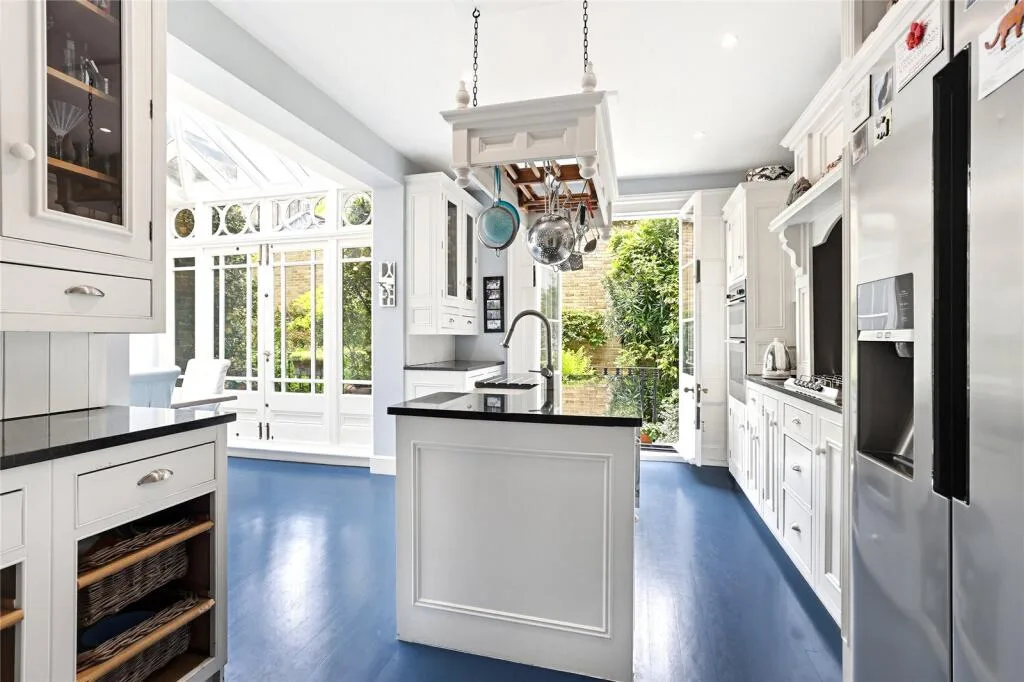 5 bedroom terraced house for rent