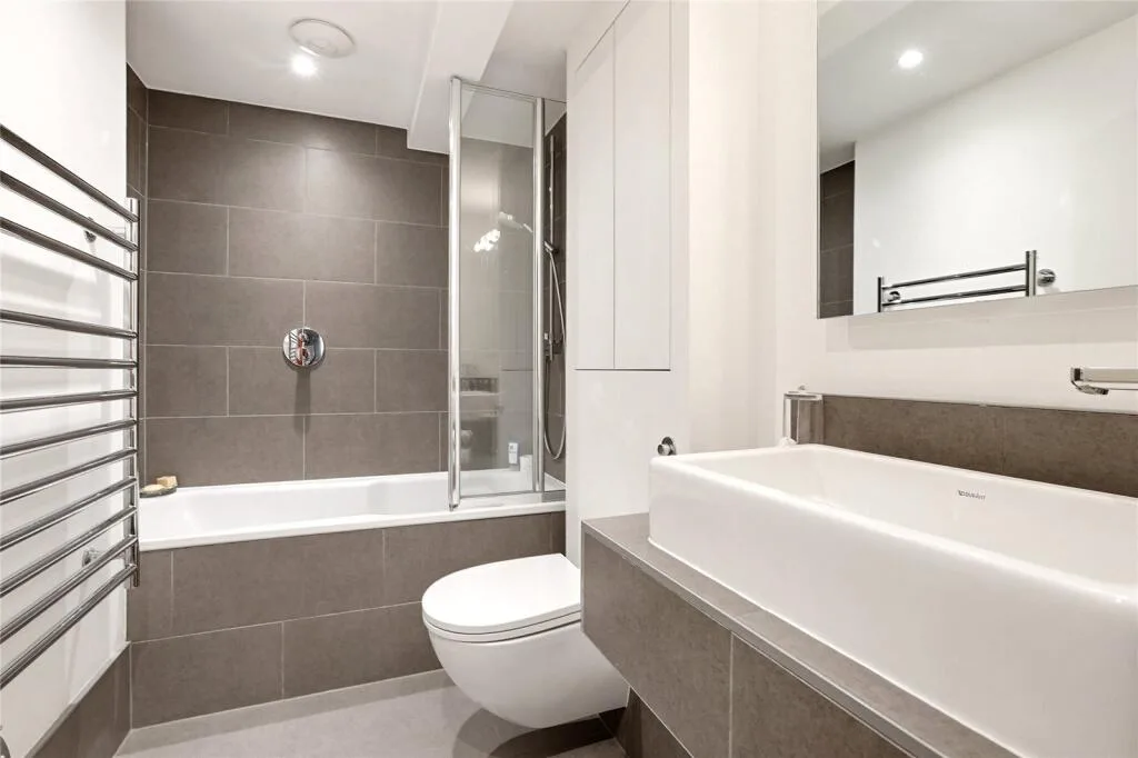 5 bedroom terraced house for rent