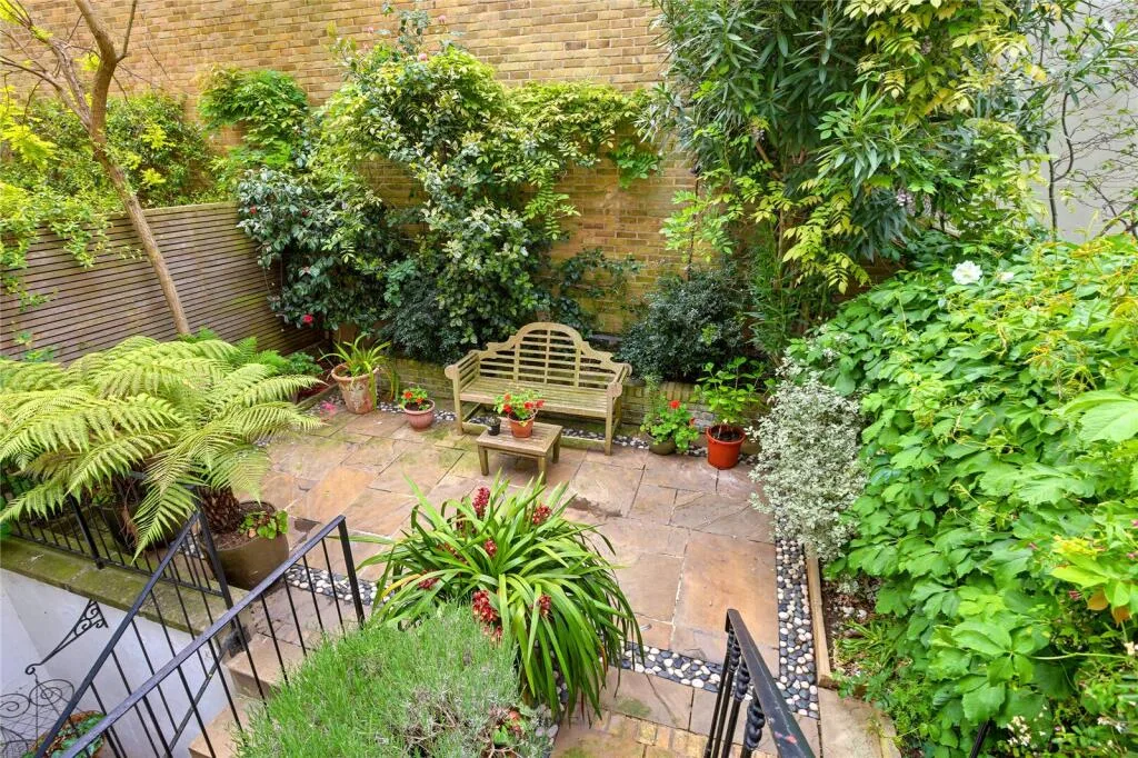 5 bedroom terraced house for rent