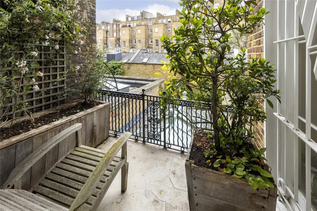 5 bedroom terraced house for rent