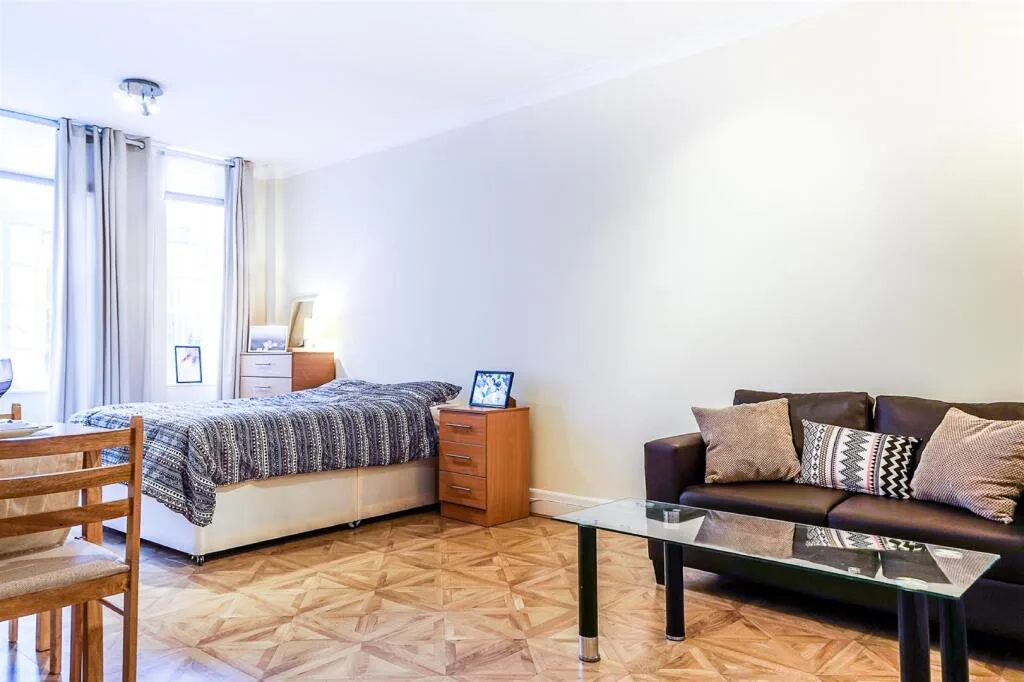 Studio flat for rent