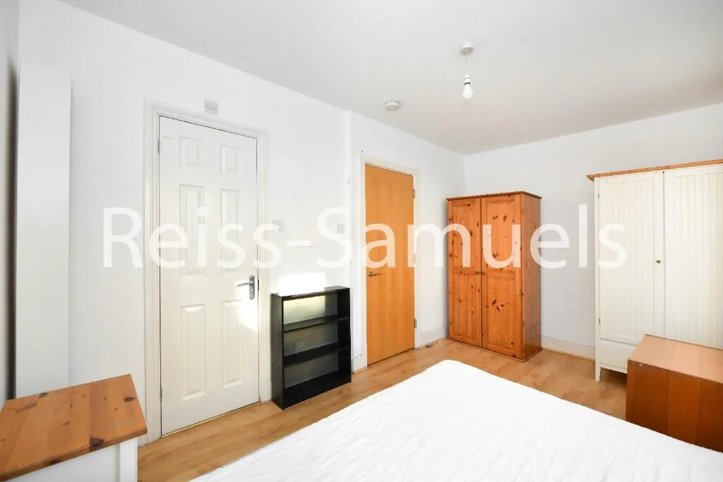 5 bedroom terraced house for rent