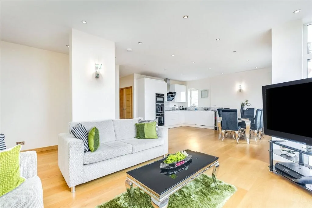 3 bedroom flat for rent