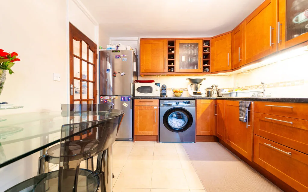 3 bedroom maisonette for rent