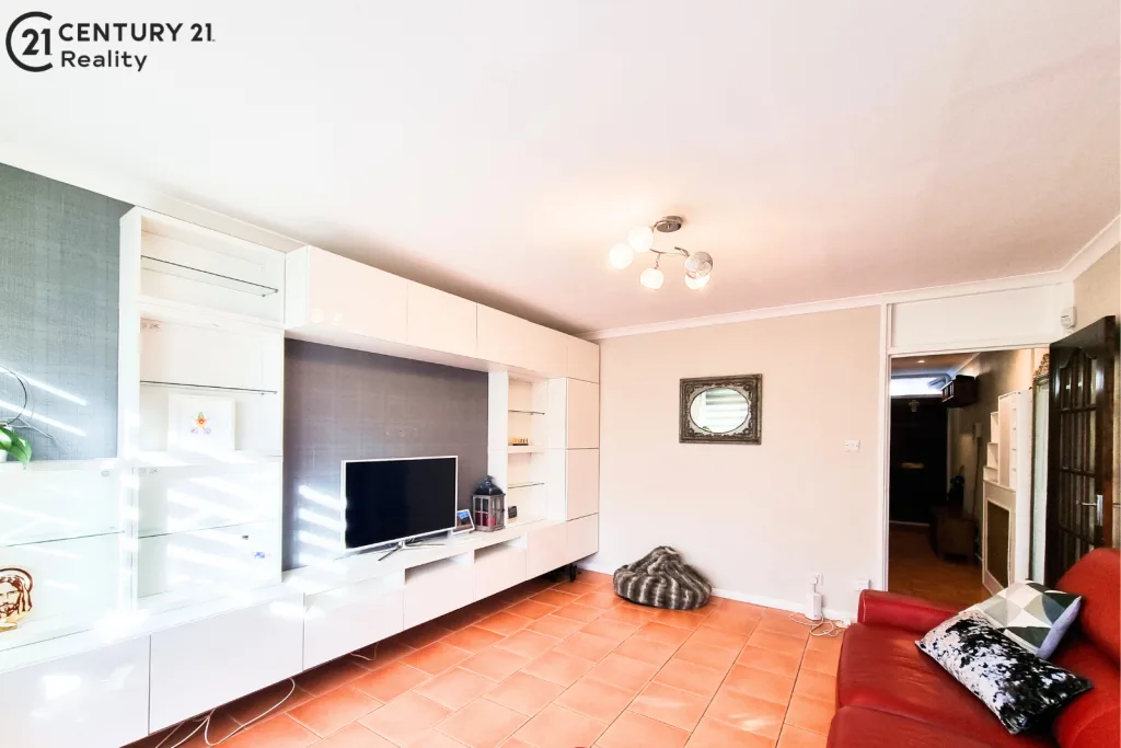 3 bedroom maisonette for rent