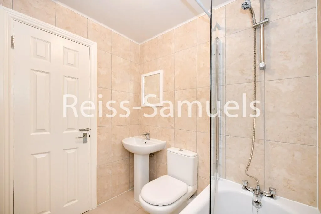 5 bedroom terraced house for rent
