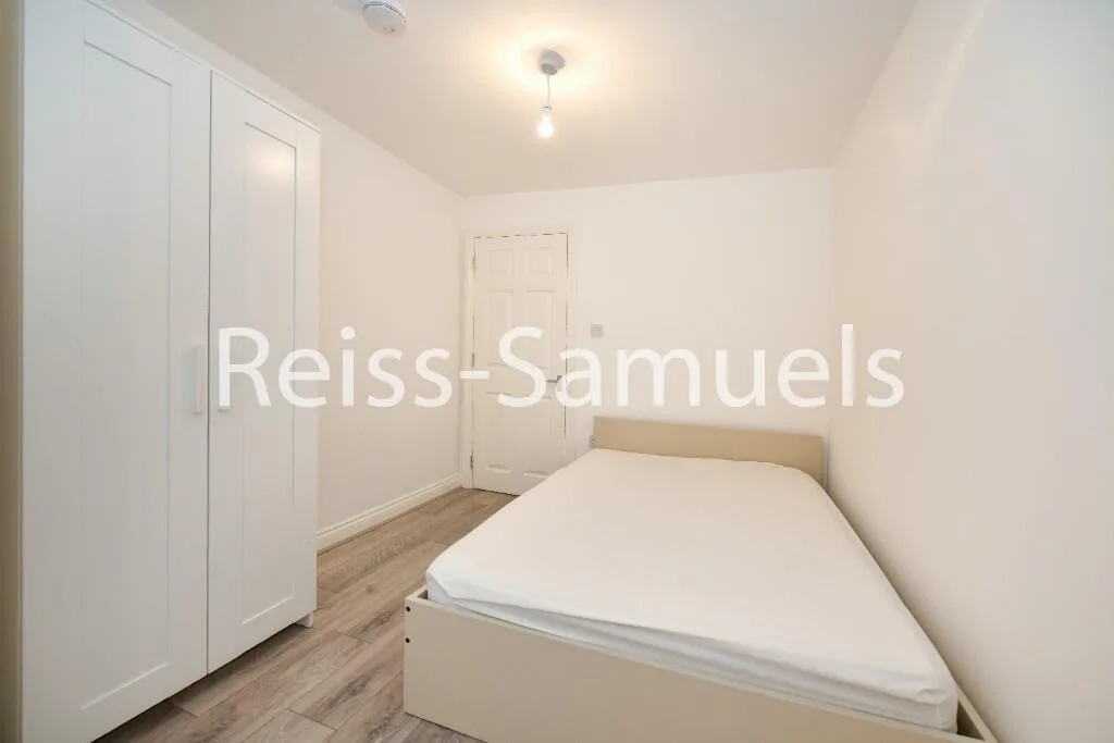 5 bedroom terraced house for rent