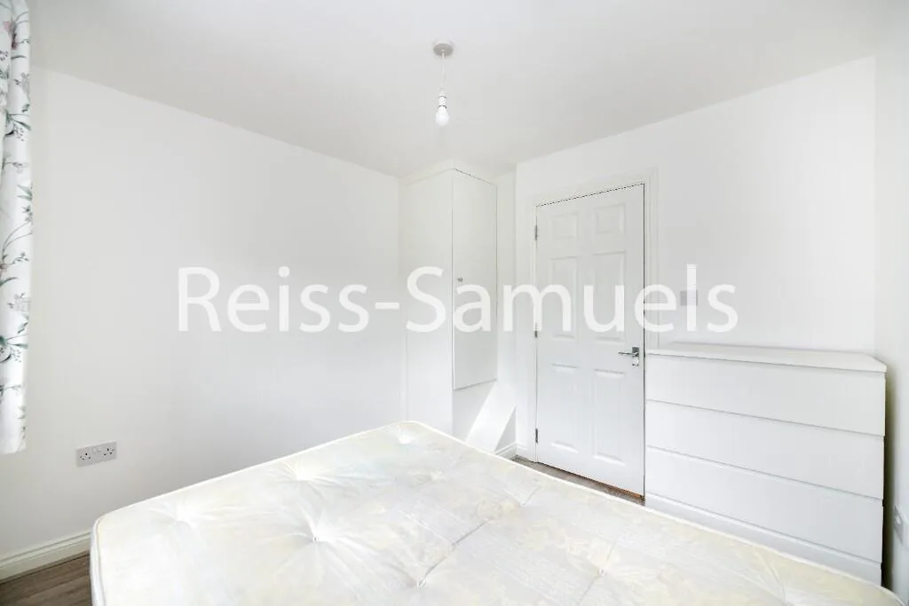 5 bedroom terraced house for rent