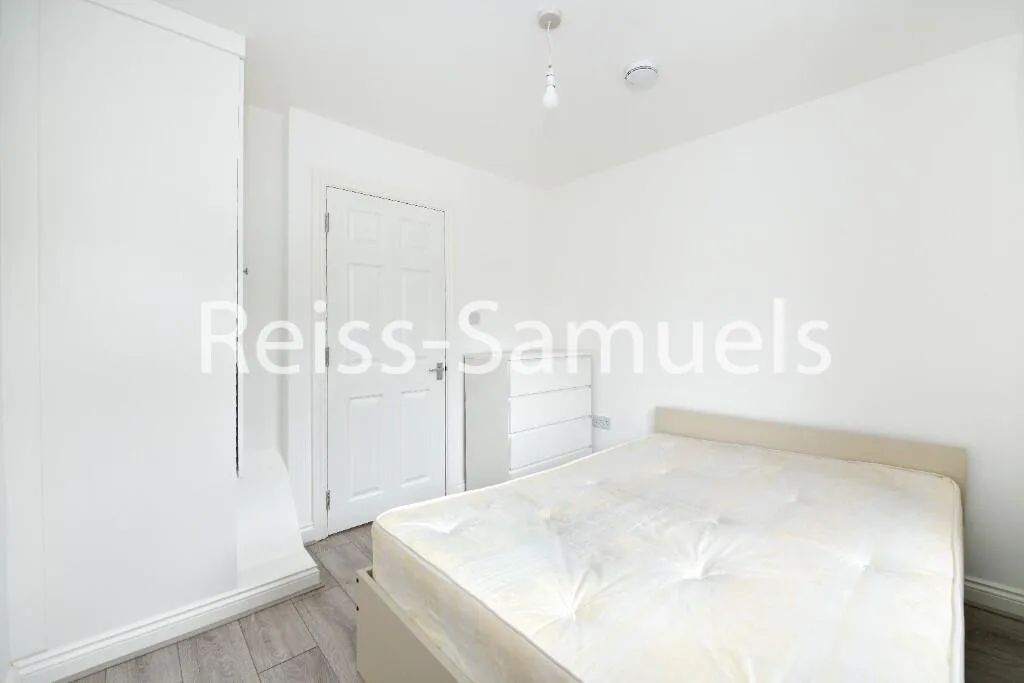 5 bedroom terraced house for rent