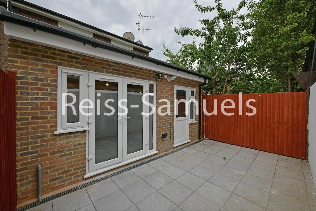 5 bedroom terraced house for rent