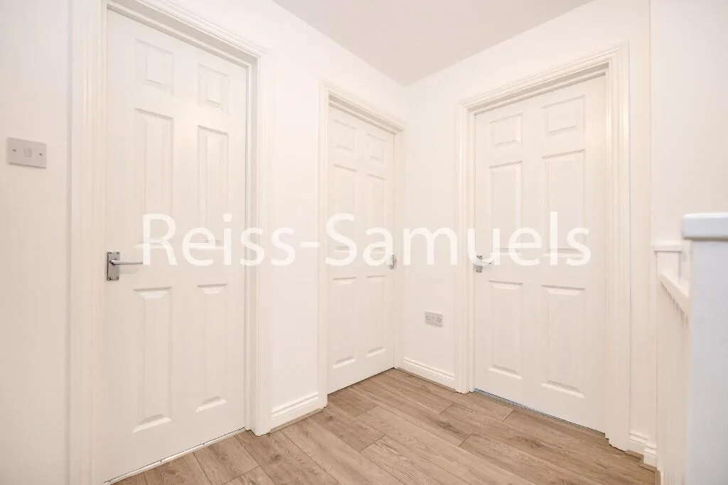 5 bedroom terraced house for rent