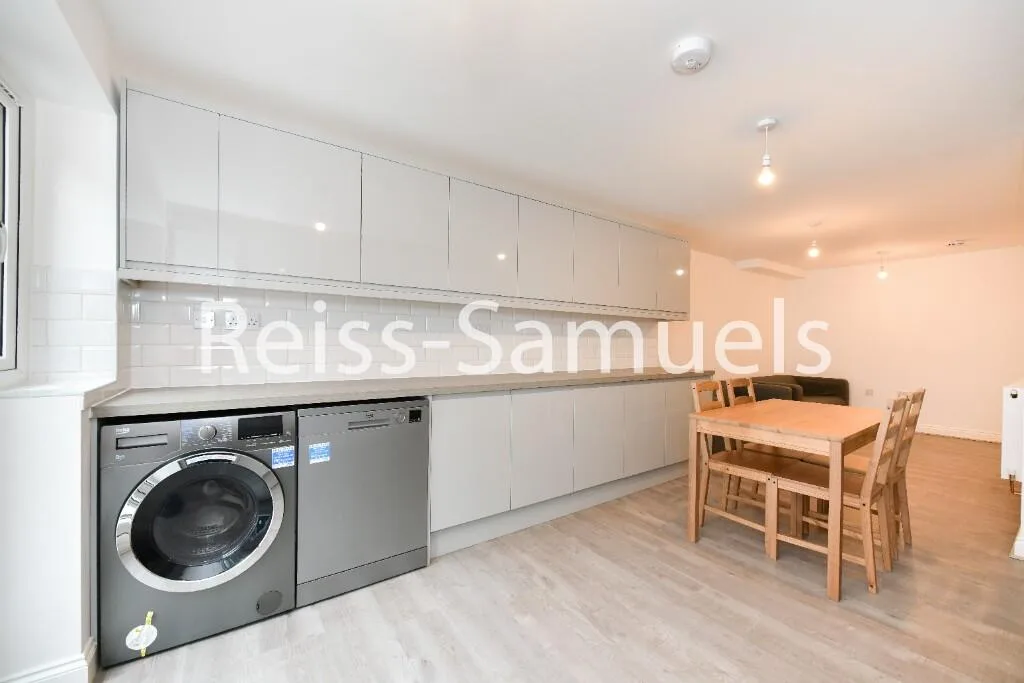5 bedroom terraced house for rent
