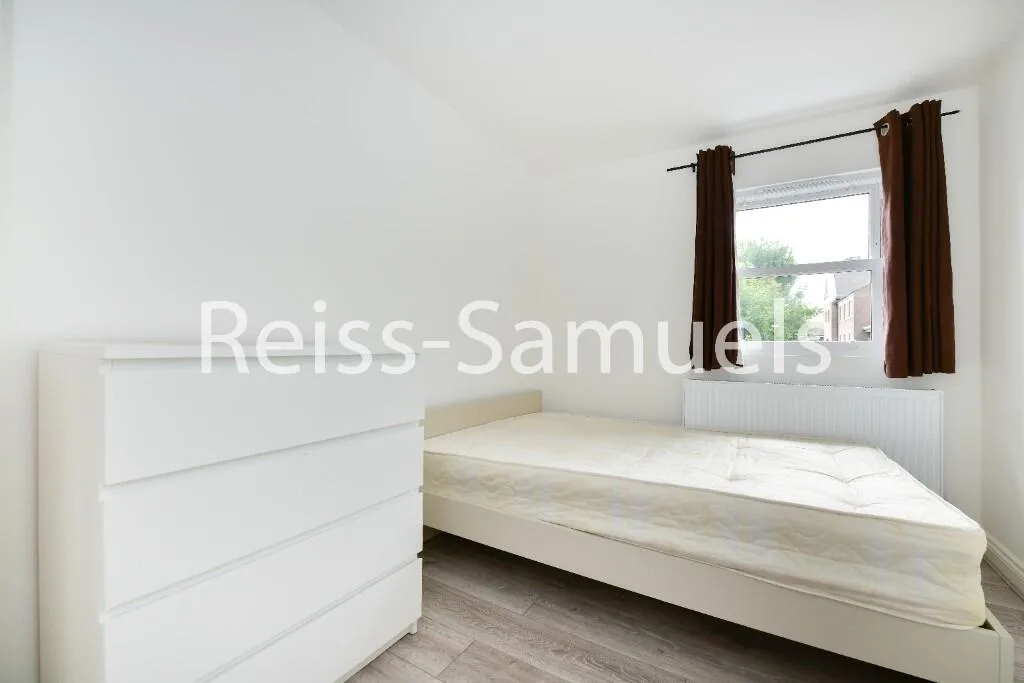 5 bedroom terraced house for rent
