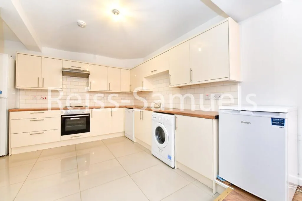 5 bedroom town house for rent