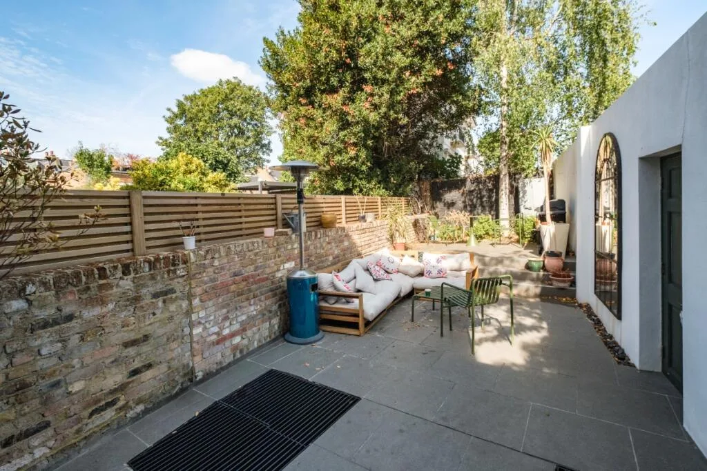 2 bedroom duplex for rent