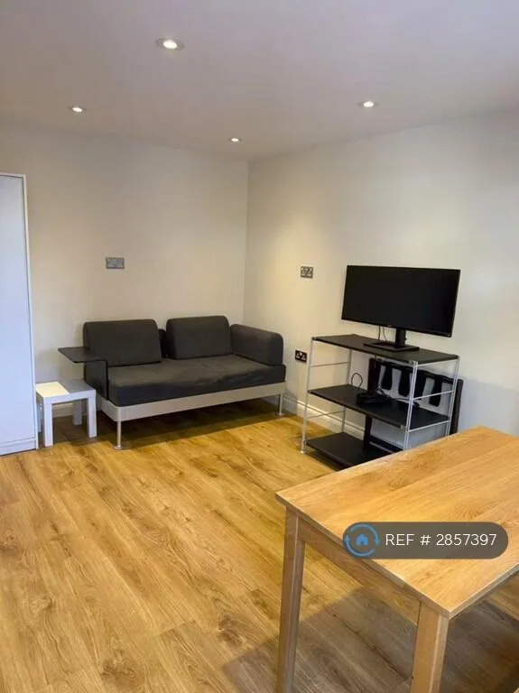 3 bedroom end of terrace house for rent