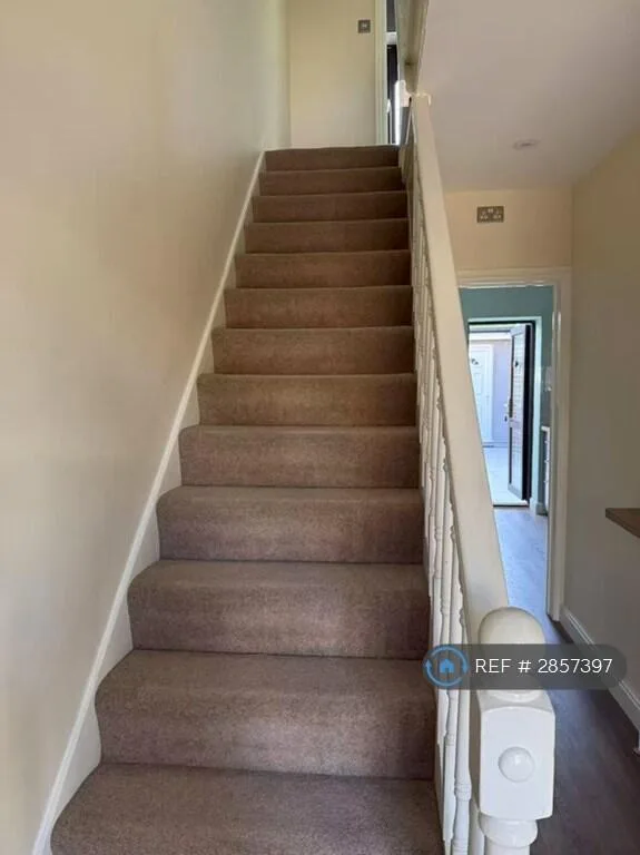 3 bedroom end of terrace house for rent