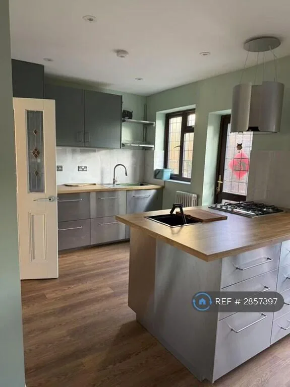 3 bedroom end of terrace house for rent