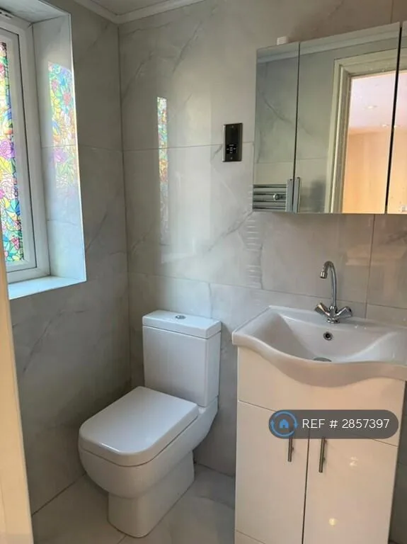 3 bedroom end of terrace house for rent