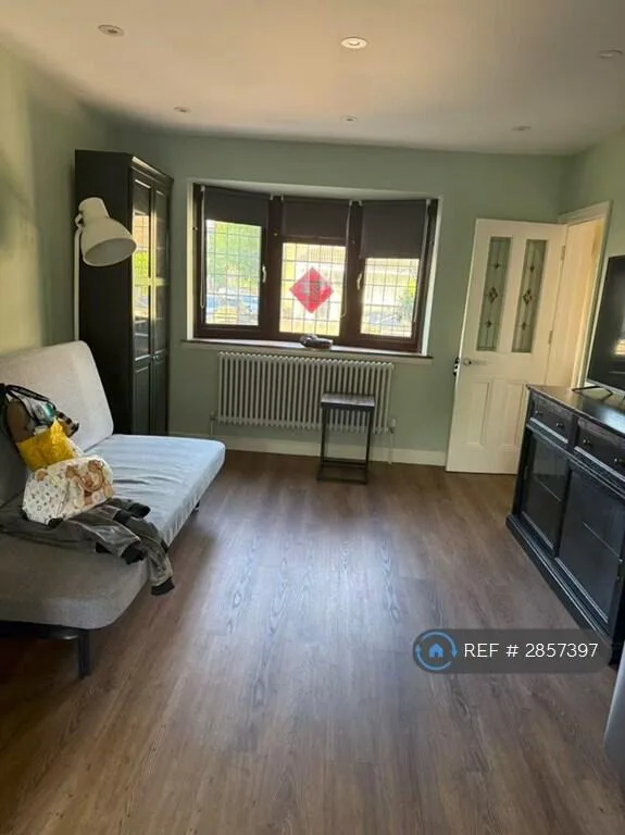3 bedroom end of terrace house for rent