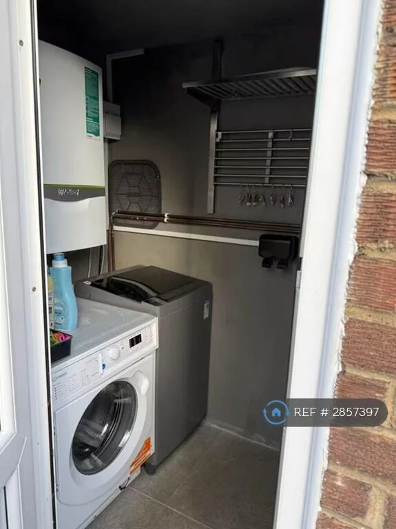 3 bedroom end of terrace house for rent