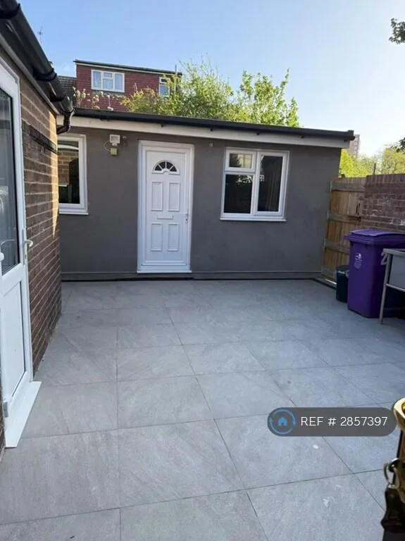 3 bedroom end of terrace house for rent
