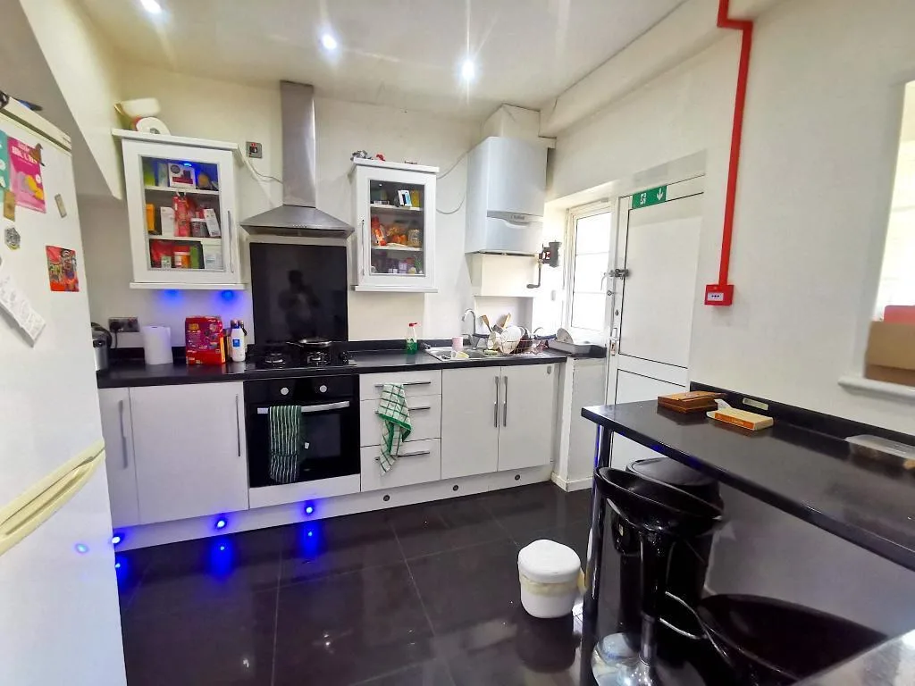 1 bedroom house share for rent